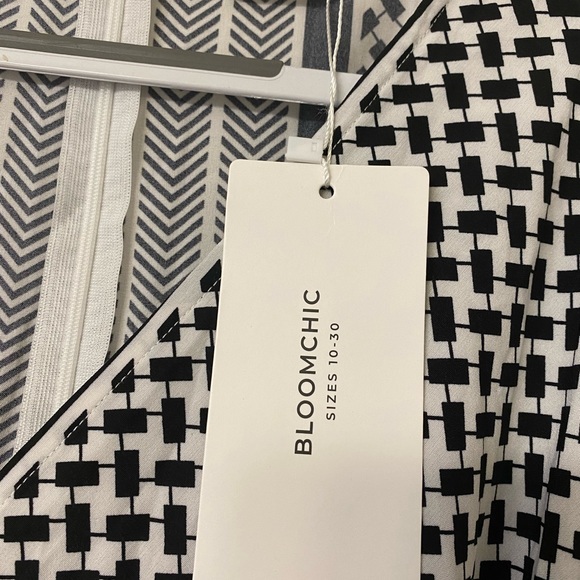 Bloomchic geometric contrast dolman sleeve pocket belted wrap jumpsuit - Picture 10 of 10